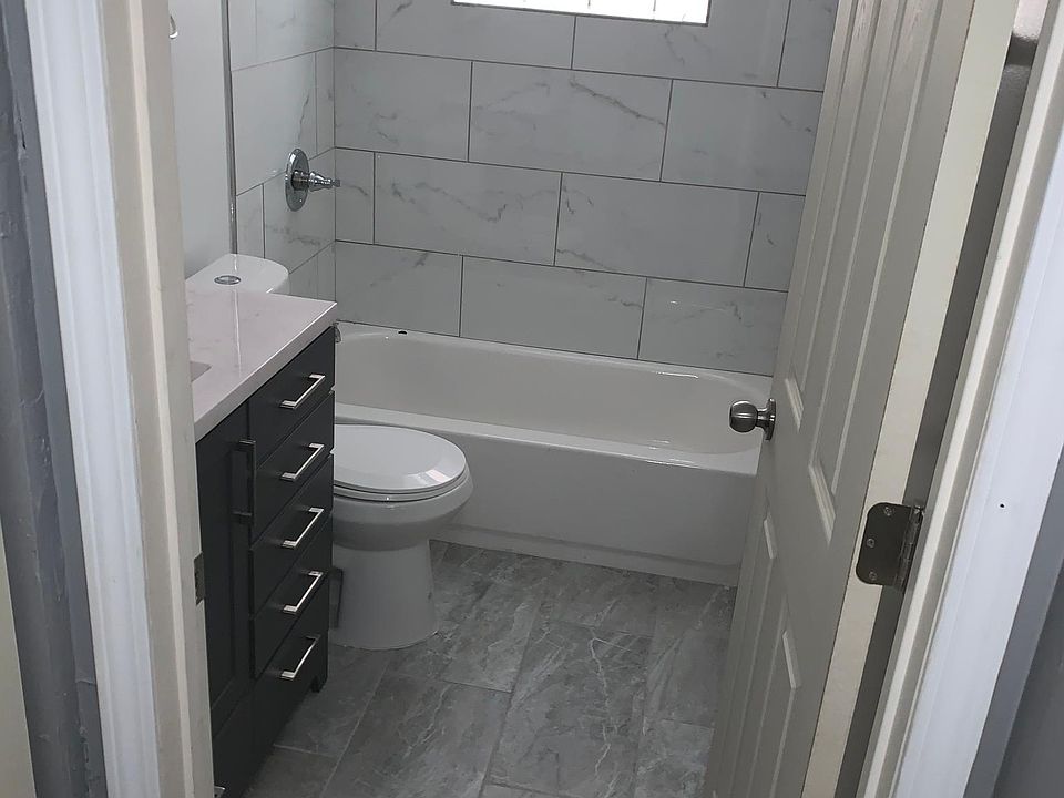 1st image of 1640 Downs Dr