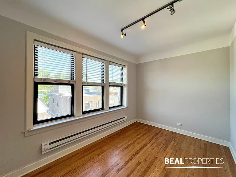 2321 N Rockwell St #C3 — Photo 6