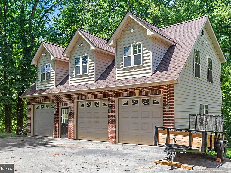 9175 Dubois Rd — Photo 13