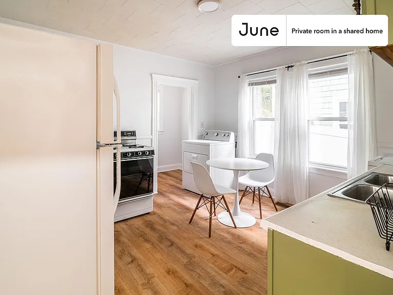122 Hillside St #D — Photo 10
