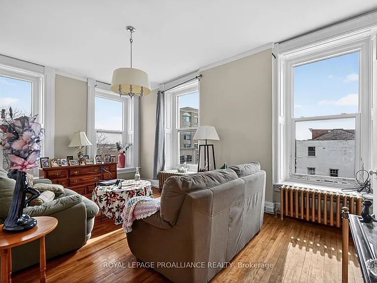 2 King St E #42 — Photo 8