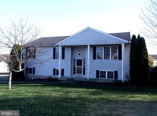 55 Abbey Dr, Mount Wolf, PA 17347
