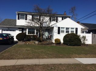 69 Berkshire Rd, Bethpage, NY 11714
