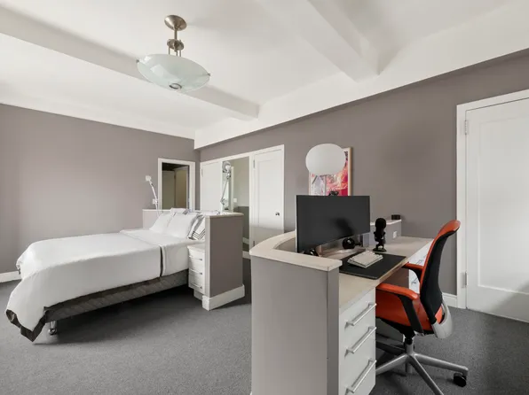 911 Park Avenue image 9 of 17