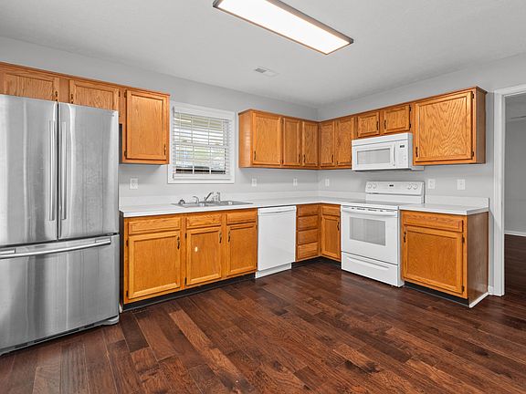 5th image of 40 Lovall Ln