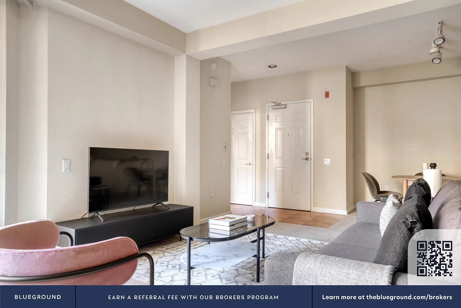 2 bed, 2.0 bath, 1114 sqft, $4,220 — Photo 3