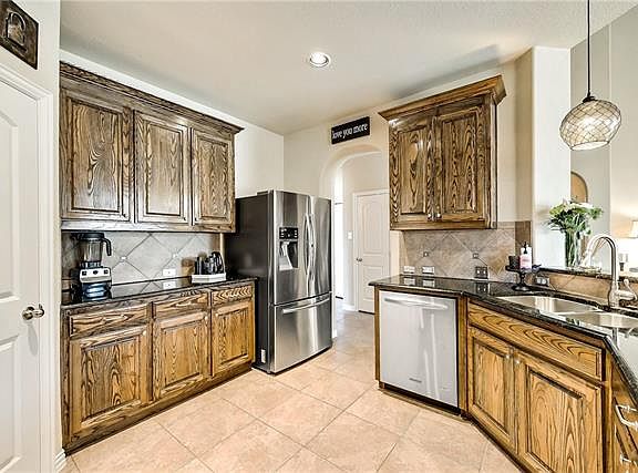 4th image of 2300 Fountain Gate Dr