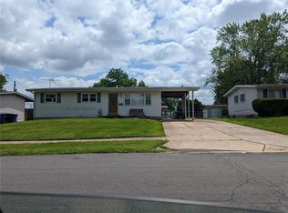 1400 Thrush Ln, Florissant, MO
