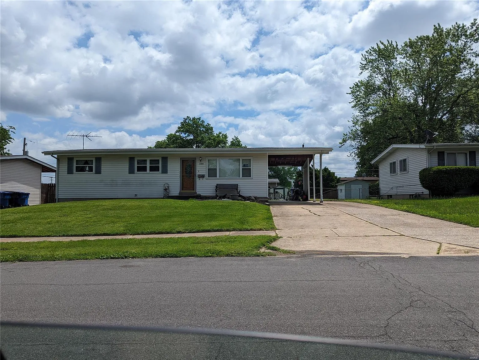 1400 Thrush Ln photo 1