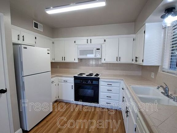 4th image of 1359 W Norwich Ave APT 101