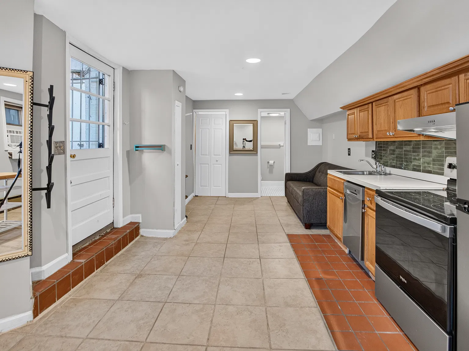 Studio, 400 sqft, $1,399 — Photo 2