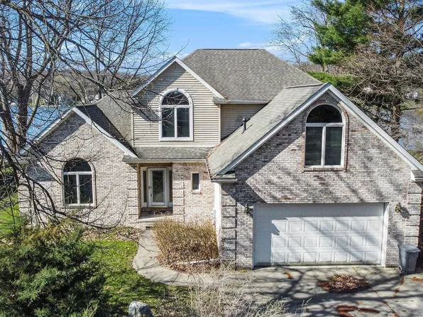 5887 Mabley Hill Rd, Fenton, MI 48430