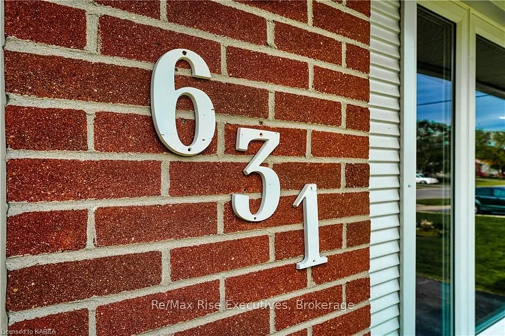 631 Aylmer Crescent Kingston — Photo 2