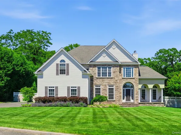47 Grassland Circle, Mount Sinai, NY 11766