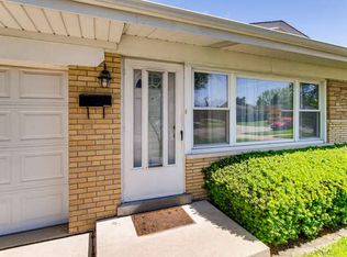 10546 Essex St, Westchester, IL