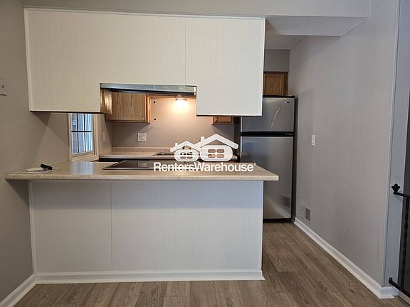 4th image of 5570 - 5580 Shorewood Ln