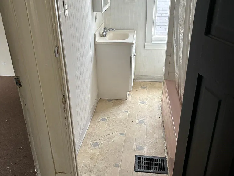 2029 Plainview Ave — Photo 17