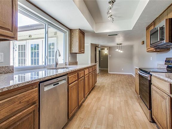 4th image of 5002 Latham Dr