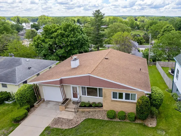 822 W Pleasant St, Portage, WI 53901
