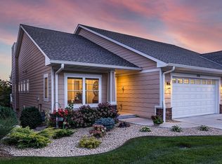 2951 Highwood Dr, Chanhassen, MN 55317