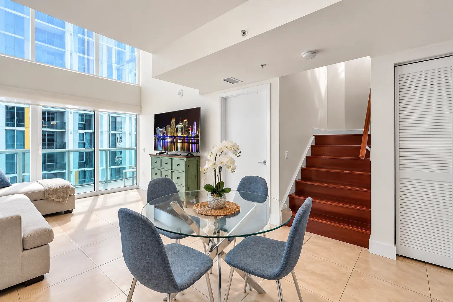2 bed, 1402 sqft, $5,000 — Photo 2