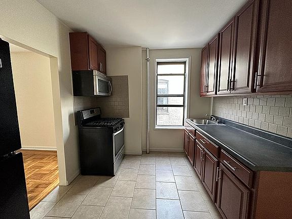 3rd image of 1649 Bedford Ave #2