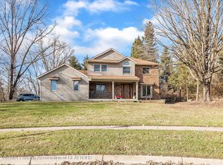 5867 Wood Valley Dr, Haslett, MI 48840