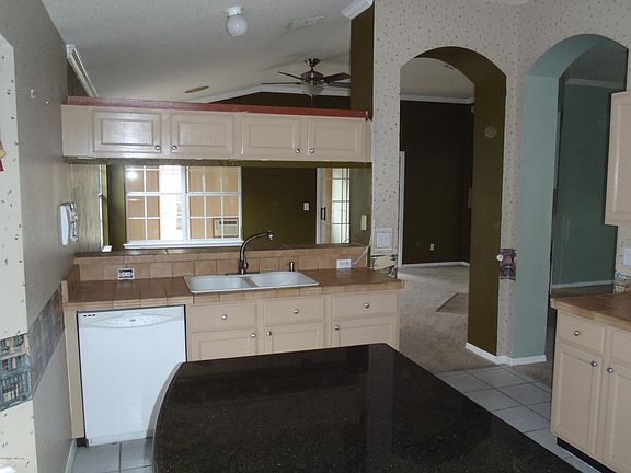 4th image of 8208 International Village Dr