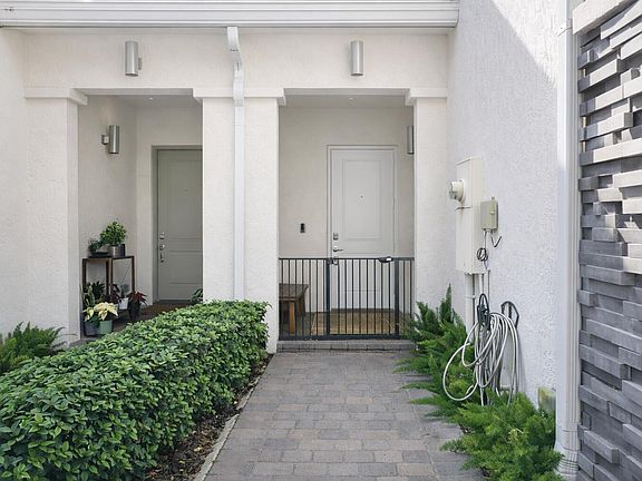 2nd image of 1104 Rio Court