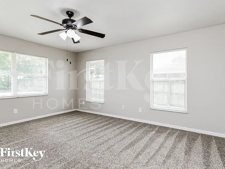 1323 Arrowhead Ct — Photo 8