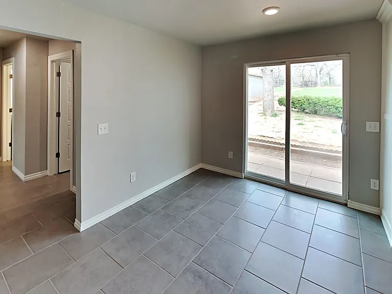 1409 E Covell Rd — Photo 7