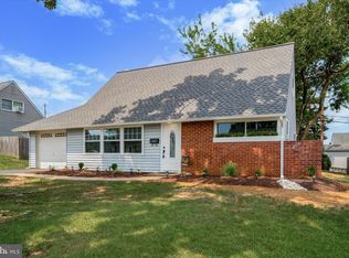 25 Calicobush Rd, Levittown, PA 19057