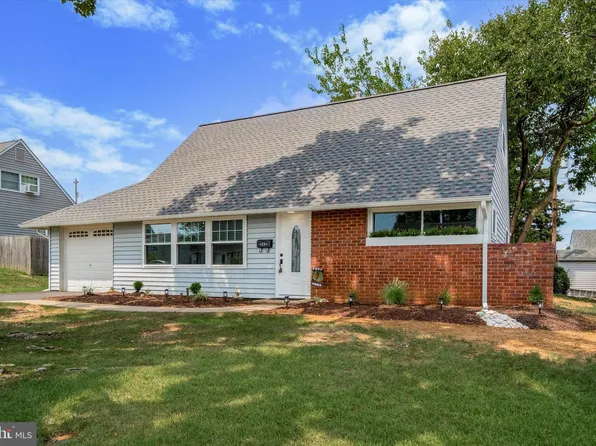 25 Calicobush Rd, Levittown, PA 19057