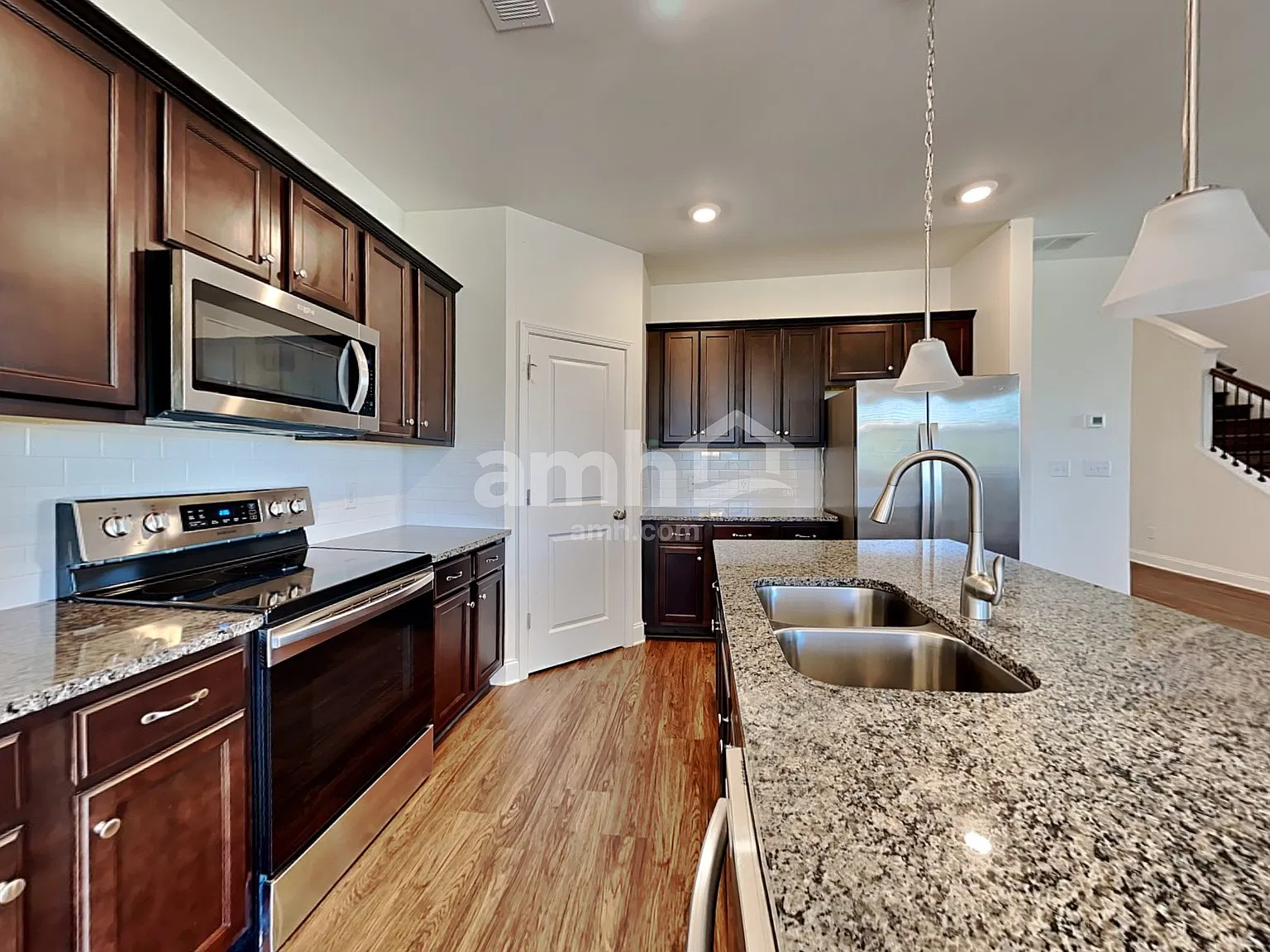 4 bed, 2.5 bath, 2070 sqft, $2,535 — Photo 3