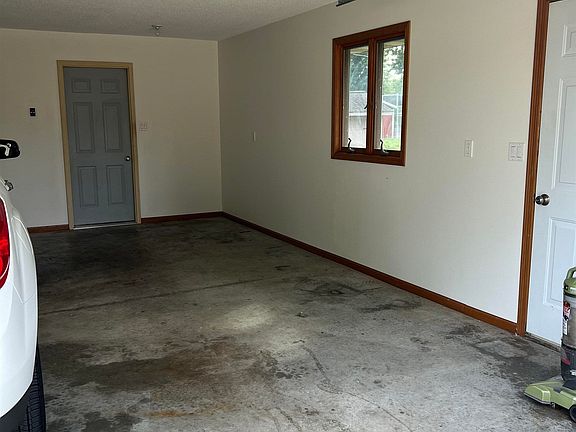 3rd image of 503 Edwards St
