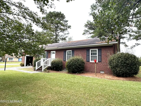 220 W Cavenaugh Street, Wallace, NC 28466