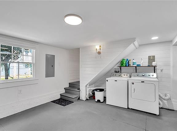 2nd image of 1539 Dante St #B