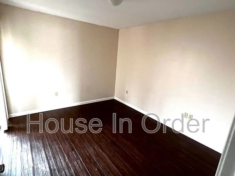 2 bed, 1.0 bath, 774 sqft, $1,395 — Photo 3