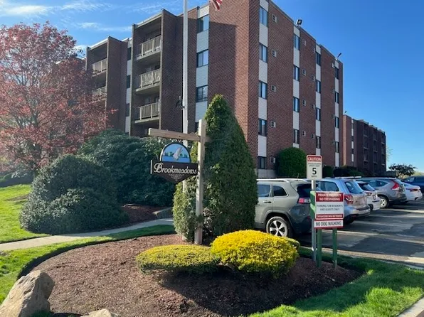 137 Franklin St APT 305, Stoneham, MA 02180