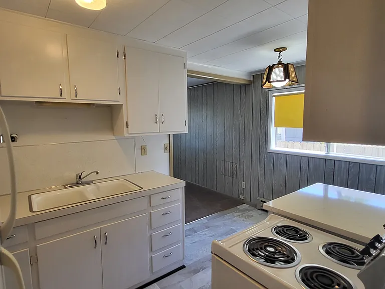 339 N G St — Photo 5