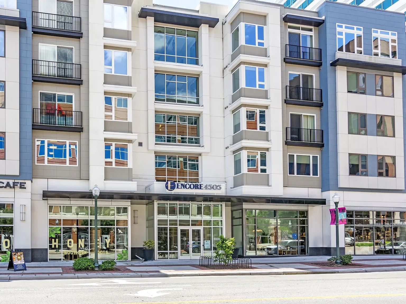 Encore 4505 at Town Center Apartments — Photo 3