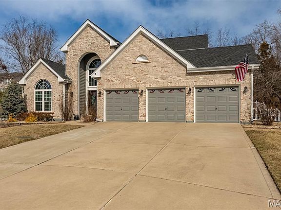 2nd image of 11 Southern Hills Ct