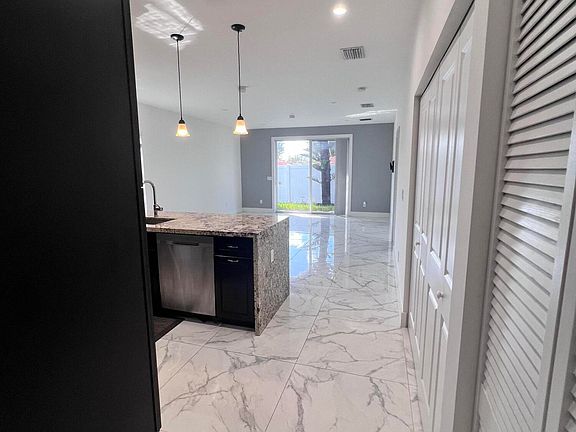 4th image of 2616 Florida Street