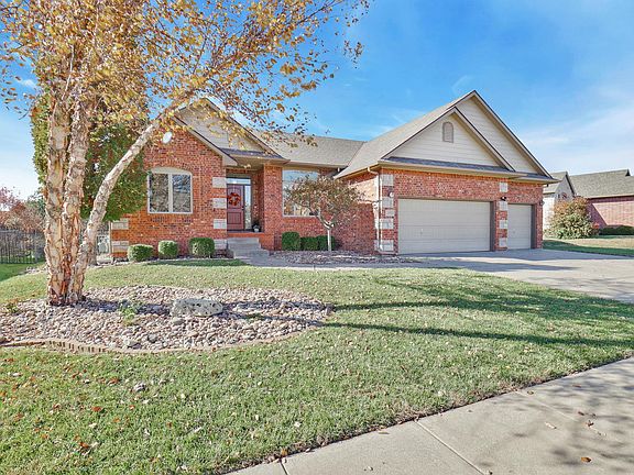 2nd image of 1011 N Beau Jardin Ct