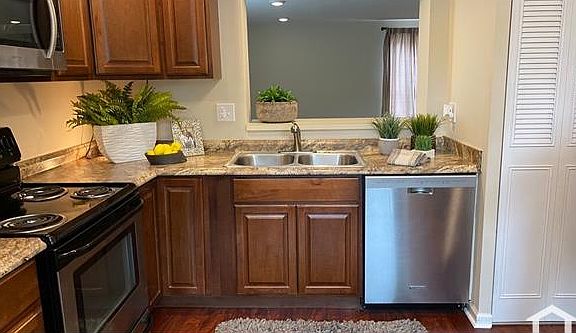 2nd image of 8414 Shannon Green Ct