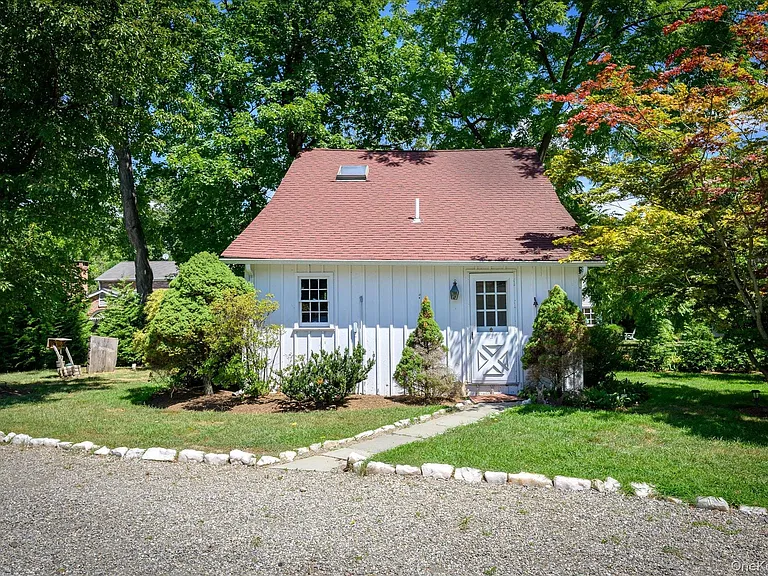 459 Old Post Rd — Photo 2