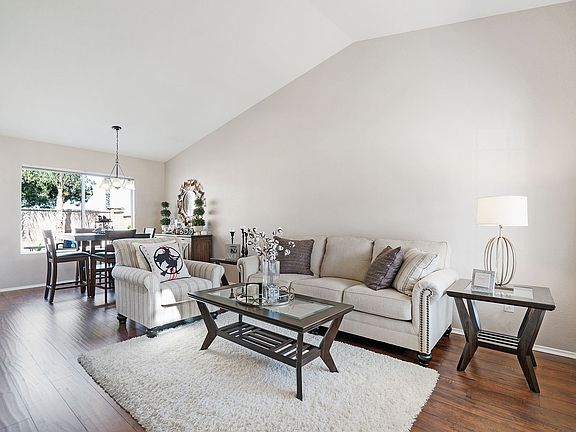 4th image of 597 Pointe Vista Ct