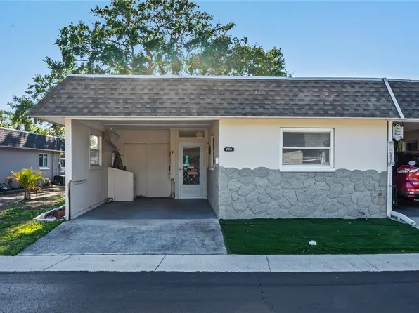 200 Portree Dr, Dunedin, FL 34698