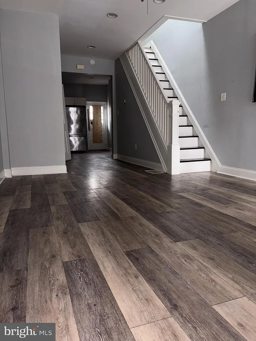 3413 Noble St photo 1