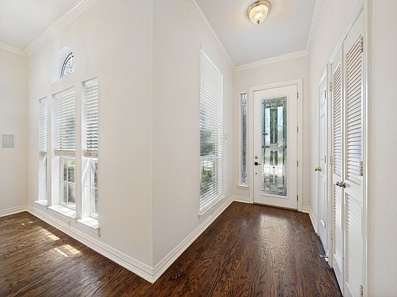 4th image of 9703 Raven Ln
